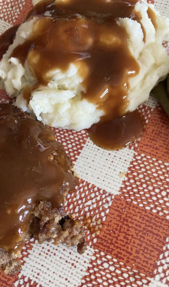 Salisbury Steaks with Mashed Potatoes and Gravy